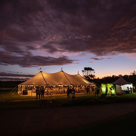 Pullman Magenta Shores Resort Entrance Eksteriør billede The tent at the 2011 Australian Open