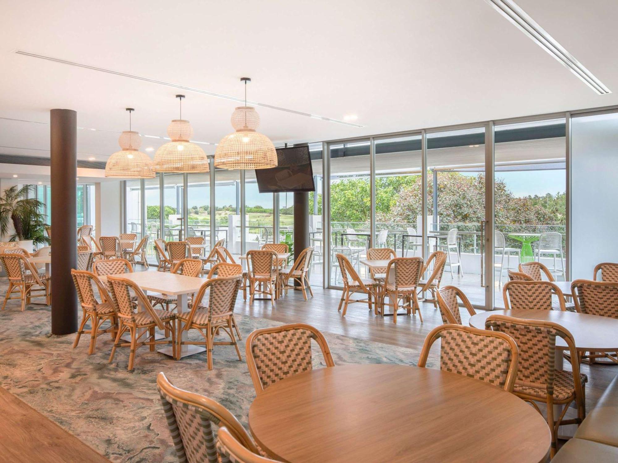 Pullman Magenta Shores Resort Entrance Eksteriør billede The River Club