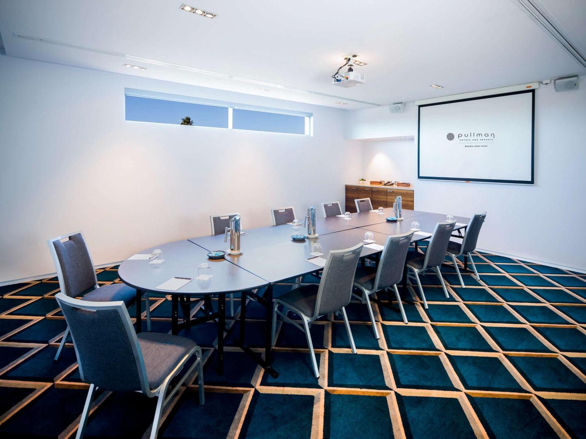 Pullman Magenta Shores Resort Entrance Eksteriør billede The boardroom at the London office