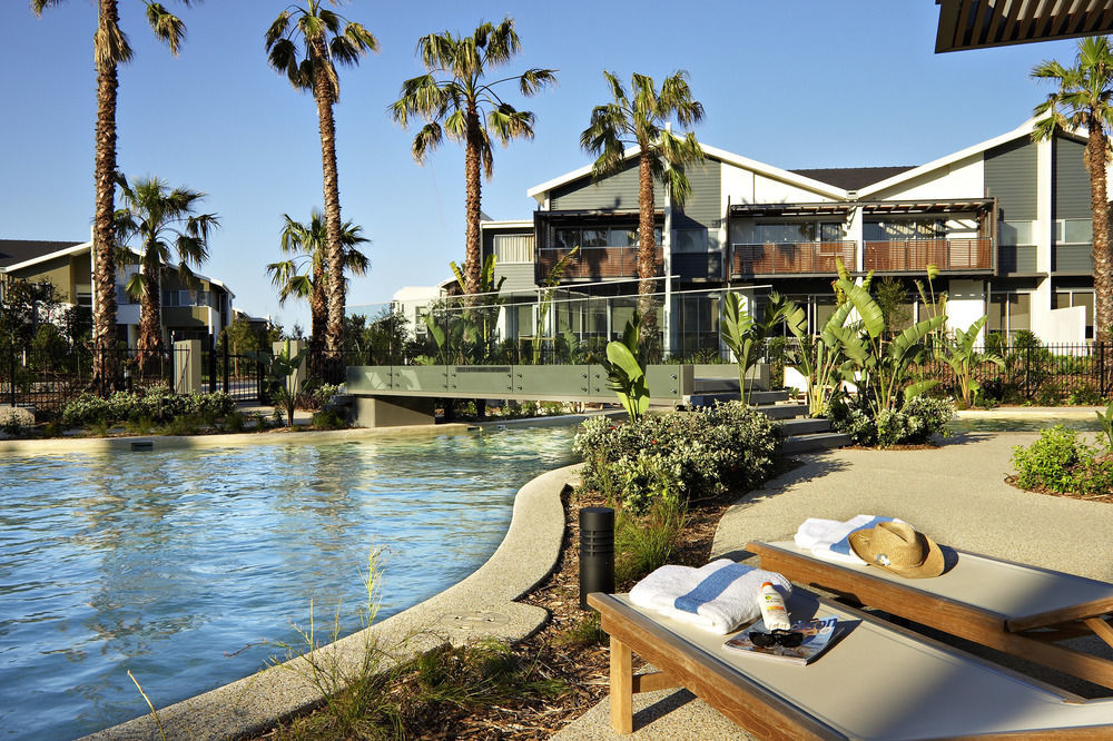 Pullman Magenta Shores Resort Entrance Eksteriør billede The resort's pool